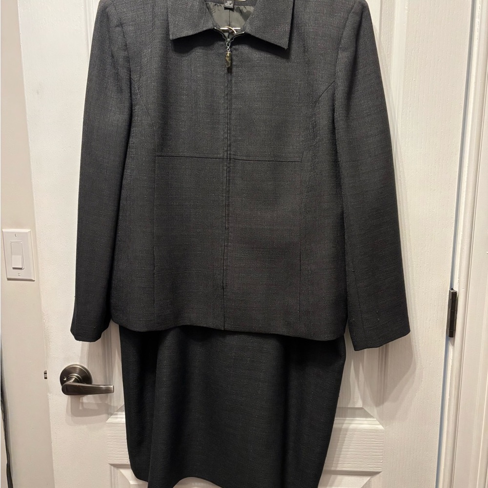 Kasper Green Zipped Jacket/Petite Skirt Suit